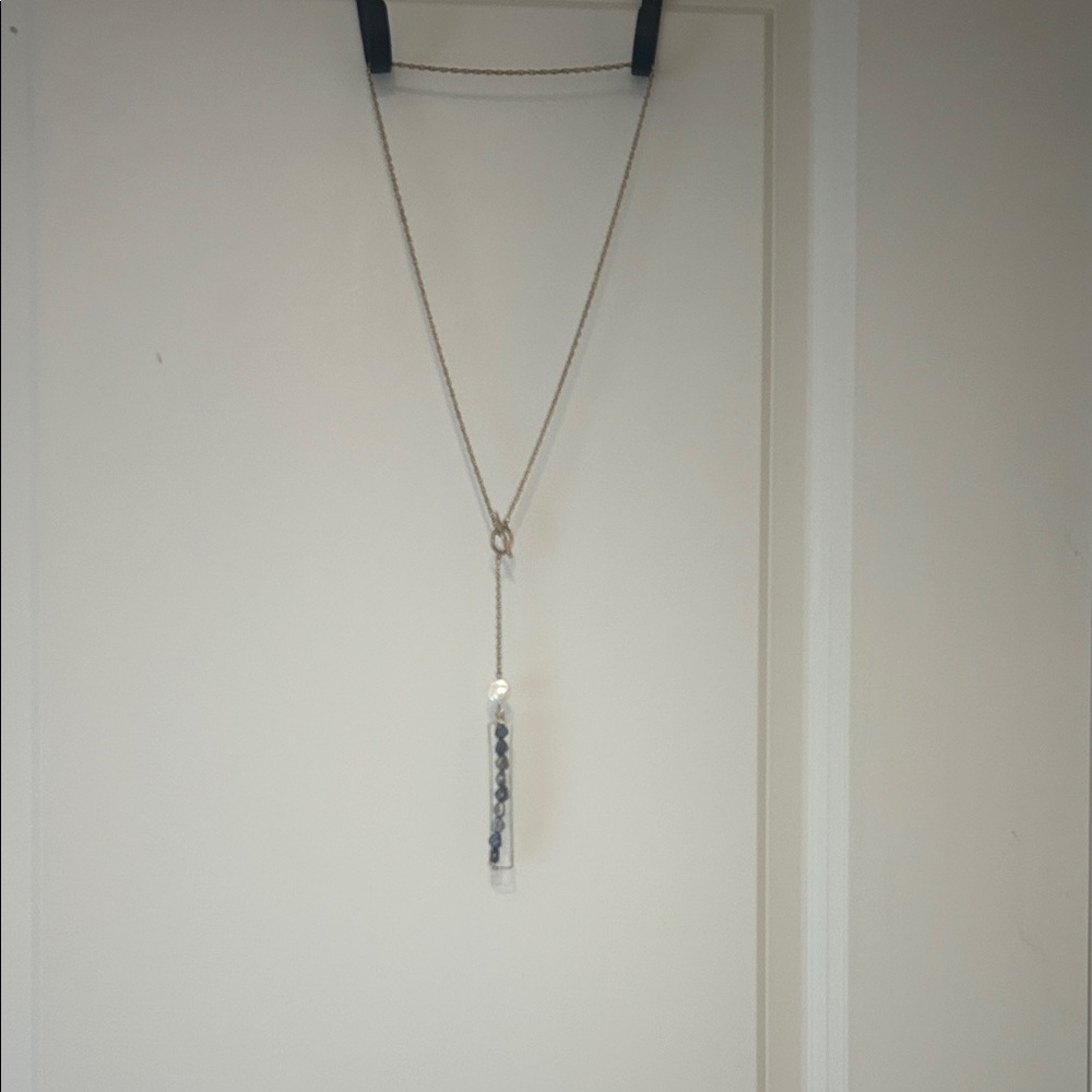 Elegant Silver Pendant Necklace